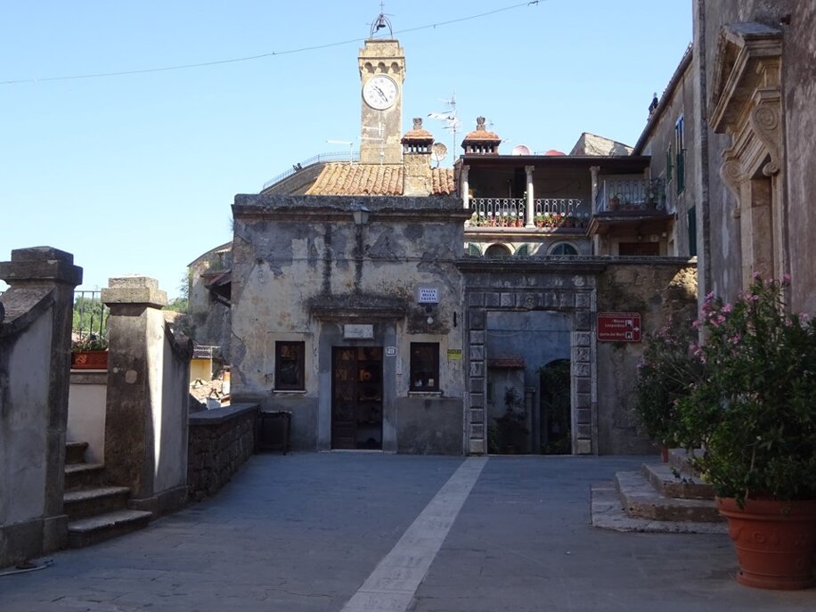 9b958cfb-6d13-4b71-a90a-9c07af11886d