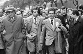 0004a710-alberto-menichelli-qui-alla-sinistra-di-enrico-berlinguer.jpeg 0004a710-alberto-menichelli-qui-alla-sinistra-di-enrico-berlinguer.jpeg
