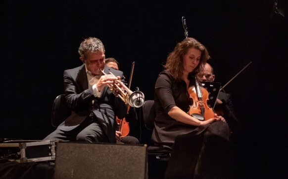 f0255a43-d152-442a-9639-54d0426ecb91