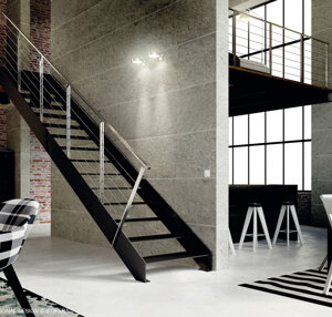 Scala rettilinea in metallo con gradino in metallo