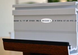 classe-pvc-finestre-nurith-secondo-en-12608-etichetta