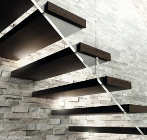 SCALA CON GRADINI IN LEGNO A SBALZO