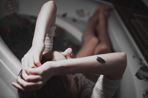 LA SOFFERENZA EMOTIVA: EVITAMENTO, PSICOTERAPIA O PSICOFARMACI?