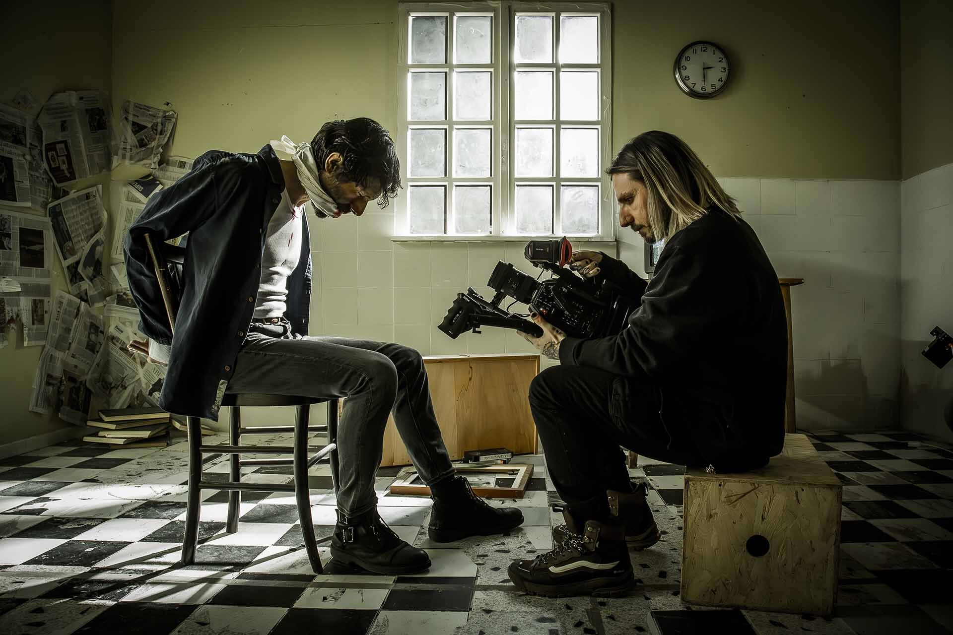 "GOTTA GET OUT": quando regia, musica e fotografia si fondono in un'esplosione rock!