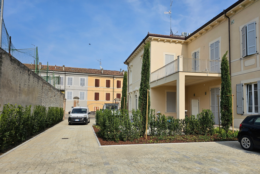 0c7e07eb-9b69-4670-8c63-b908c0709d40 0c7e07eb-9b69-4670-8c63-b908c0709d40