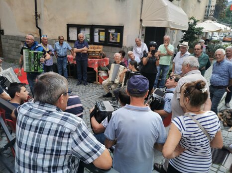 24ca2835-6fa8-4638-8cbc-318be4389fbf