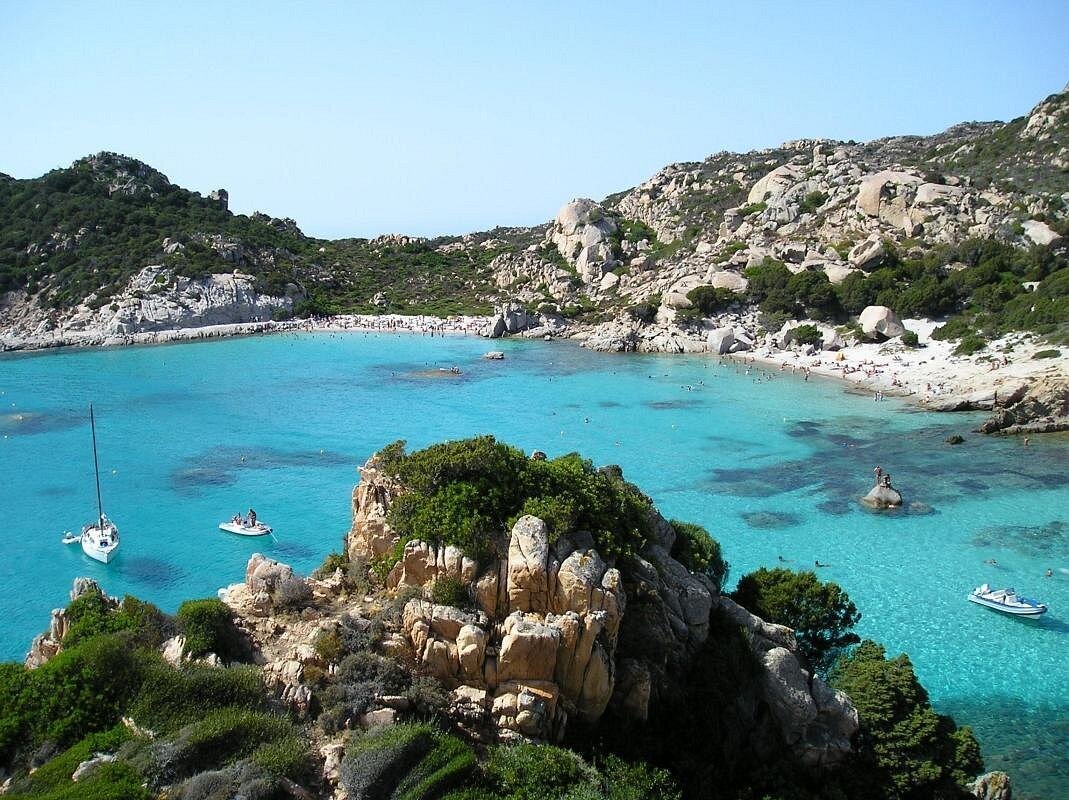 La Maddalena: il gioiello del Mediterraneo tra storia, mare e natura