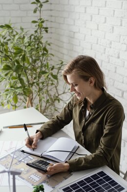 donna-che-lavora-per-il-ritratto-di-progetti-ambientali.jpeg donna-che-lavora-per-il-ritratto-di-progetti-ambientali.jpeg