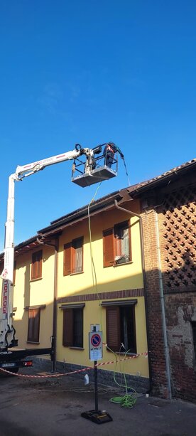 lavaggio pannelli solari con piattaforma