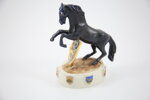 scultura-cavallo-napoletano-in-porcellana-edizione-araldica-dei-sedili-di-napoli