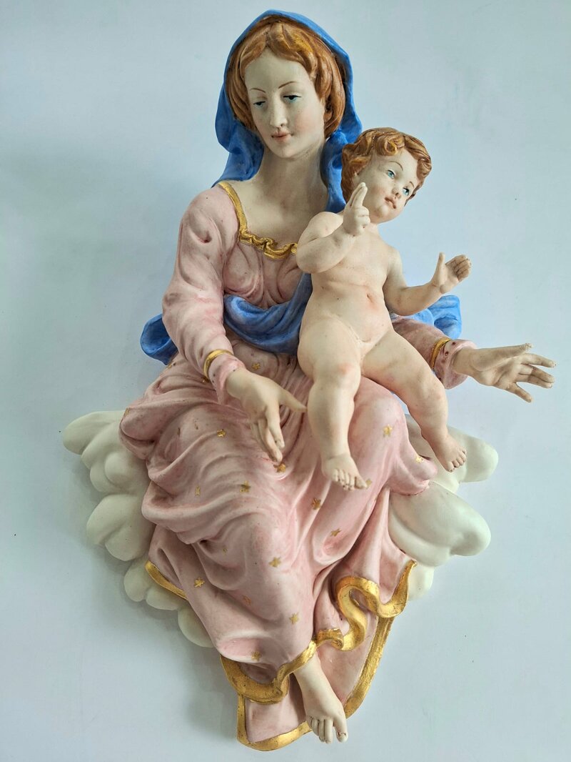 madonna-sulle-nuvole-colorata