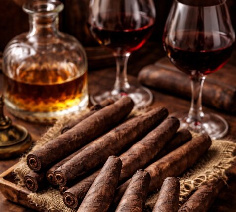 sigari italiani e calici di vino 1.jpeg sigari italiani e calici di vino 1.jpeg