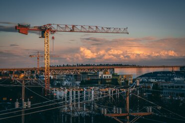 bella-vista-di-un-cantiere-una-citta-durante-il-tramonto.jpeg bella-vista-di-un-cantiere-una-citta-durante-il-tramonto.jpeg