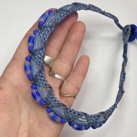 Per Elisa Rosetta Girocollo colore blu con perle veneziane in vetro antiche