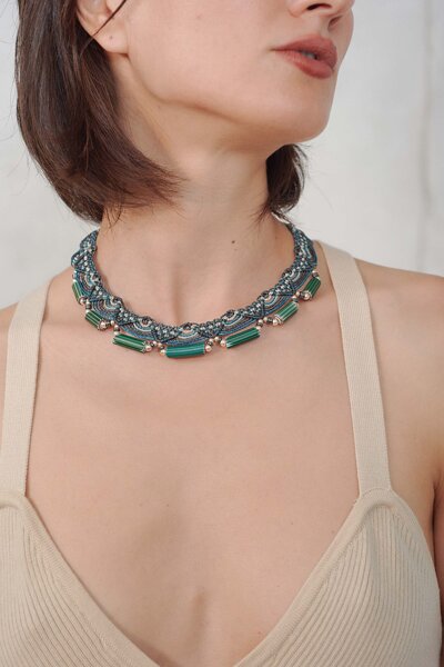 Girocollo in macram� e perle veneziane elegante e versatile, collezione Indossare Venezia