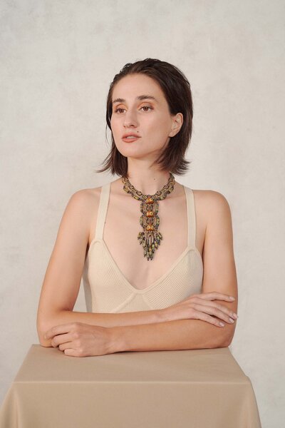 Girocollo in macram� in stile etnico e elegante, collezione Indossare Venezia di Laura Bernard