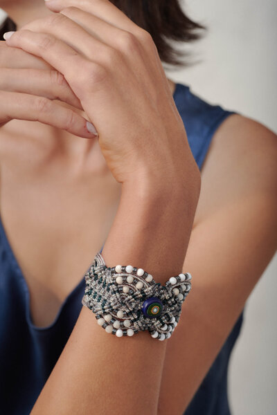 Set di bracciali in macram�, perle veneziane, vetri e pietre, collezione Indossare Venezia