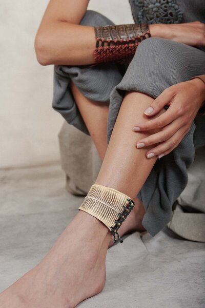 Cavigliera in pelle e macram� realizzata a mano a Venezia da Laura Bernard