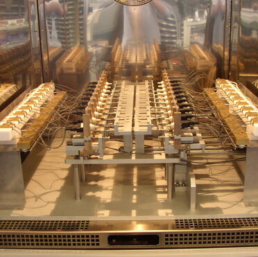 STRUTTURA DI COLLAUDO PEZZI IN CELLA CLIMATICA 20 PEZZI A COMANDO ALTERNATO STRUTTURA DI COLLAUDO PEZZI IN CELLA CLIMATICA 20 PEZZI A COMANDO ALTERNATO