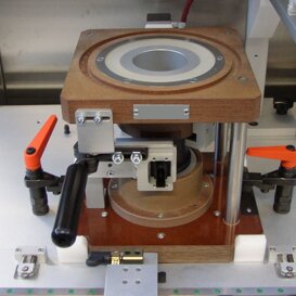 POSTAZIONE POSAGGIO INTERCAMBIABILE CON BLOCCO PEZZO CON SENSORE DI COMPLETA CHIUSURA