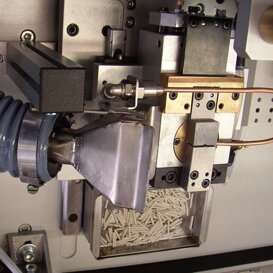 DETTAGLIO MORSETTA INSERTO DA LAVORARE Banco Rettifica Inserti in Ceramica Sensori di Temperatura DETTAGLIO MORSETTA INSERTO DA LAVORARE Banco Rettifica Inserti in Ceramica Sensori di Temperatura