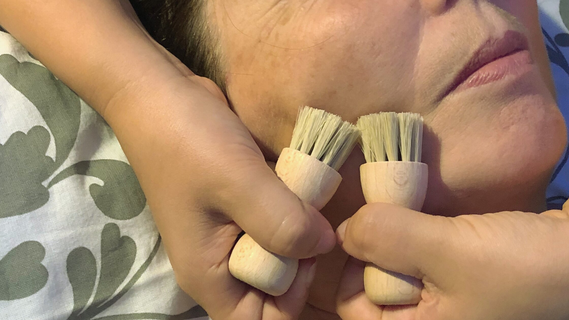 Cos&rsquo;&egrave; il Dry Brushing viso?