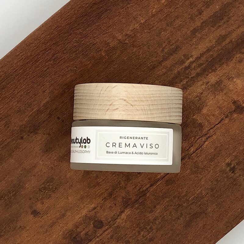 crema-rigenerante-alla-bava-di-lumaca-e-acido-ialuronico