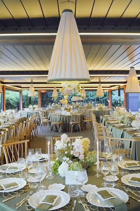 Paralume sartoriale plissettato a noleggio per matrimonio elegante Paralume sartoriale plissettato a noleggio per matrimonio elegante