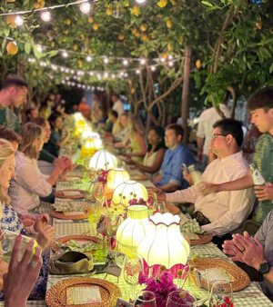 Illuminazione da tavolo con lampade Chica a noleggio per matrimonio, luce calda e senza fili