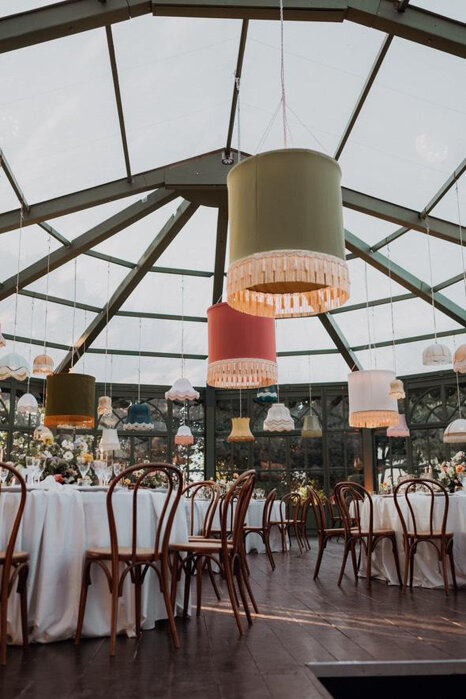 Paralume sartoriale cilindrico con frange per area lounge evento Paralume sartoriale cilindrico con frange per area lounge evento