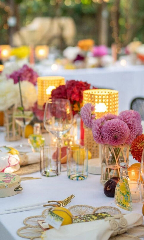 Lampada da tavolo ricaricabile CHICA in Paglia di Vienna per mise en place naturale Lampada da tavolo ricaricabile CHICA in Paglia di Vienna per mise en place naturale