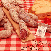 SALAMINO Disponibili nella versione: tradizionale; piccante; con paprika e miele leggermente affumicato.