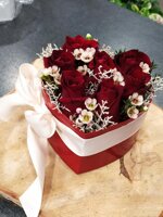 scatola-cuore-di-rose-rosse