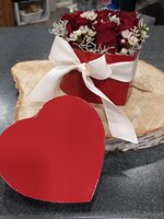 scatola-cuore-di-rose-rosse