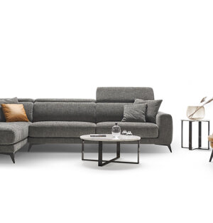 In tessuto completamente sfoderabile, in pelle e ad angolo, sedute scorrevoli manuali o elettriche