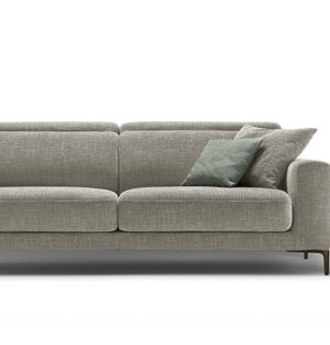 In tessuto completamente sfoderabile, in pelle e ad angolo, sedute scorrevoli manuali o elettriche