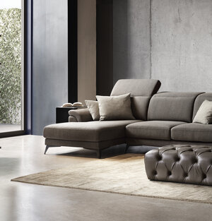 In tessuto completamente sfoderabile, in pelle e ad angolo, sedute scorrevoli manuali o elettriche