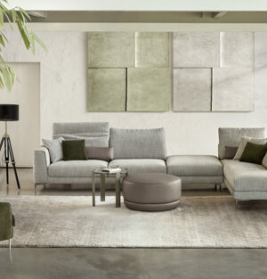 In tessuto completamente sfoderabile, in pelle e ad angolo, sedute scorrevoli manuali o elettriche