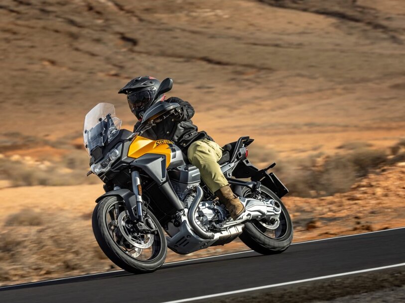 moto-guzzi-stelvio-in-piega.jpeg moto-guzzi-stelvio-in-piega.jpeg