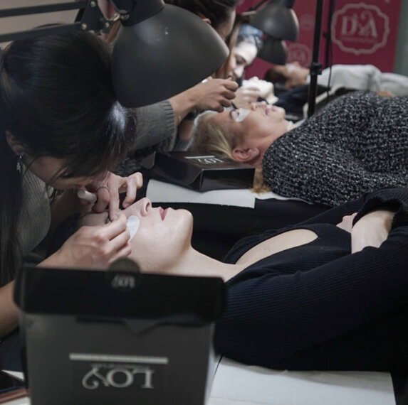 laminazione-ciglia-sopracciglia-lov-lash-roma-professional-lash
