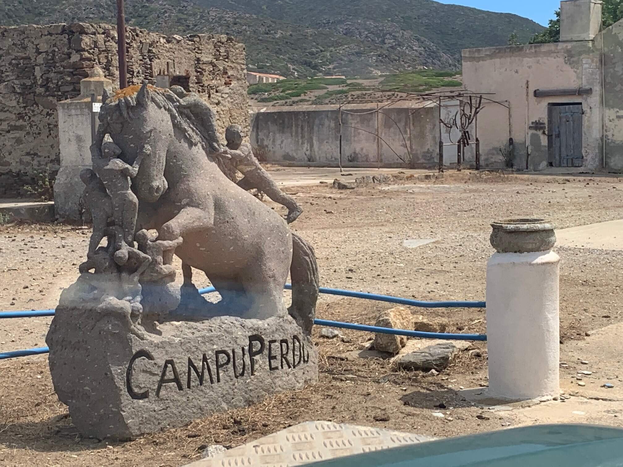 1-rovine-campu-perdu-asinara-storia.jpeg Rovine storiche di Campu Perdu all'arrivo sull'isola dell'Asinara.
