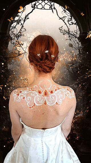 Body Painting Sposa esclusivo realizzato da Antonella Malvasio: decorazione effetto pizzo dipinto a mano sulla spalla della sposa.