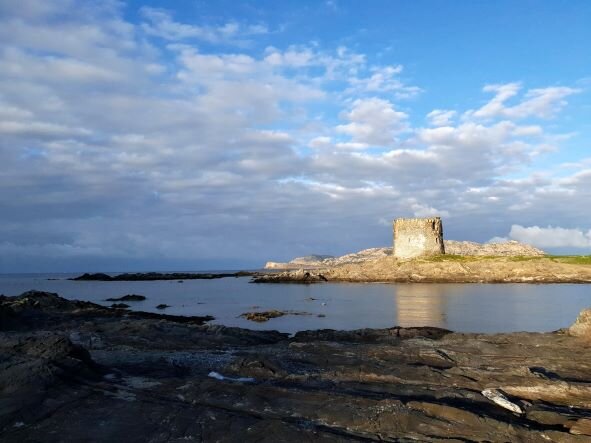 Scopri le meraviglie delle torri aragonesi della costa di Sassari con emozionanti escursioni trekking: la guida completa