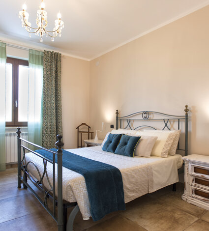 Romantic suite in Sassari with whirlpool bath and chromotherapy Villa Malvasio