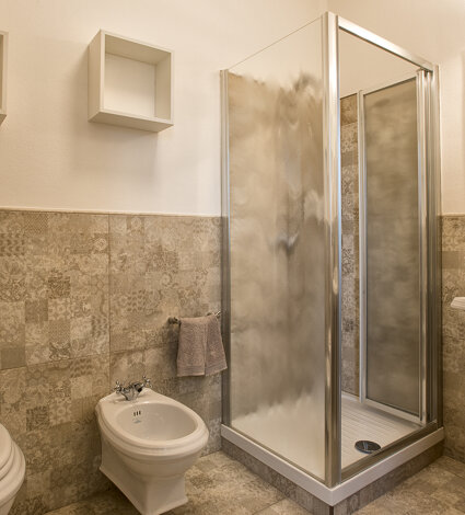 Modern bathroom with toiletries and large shower B&B Sassari