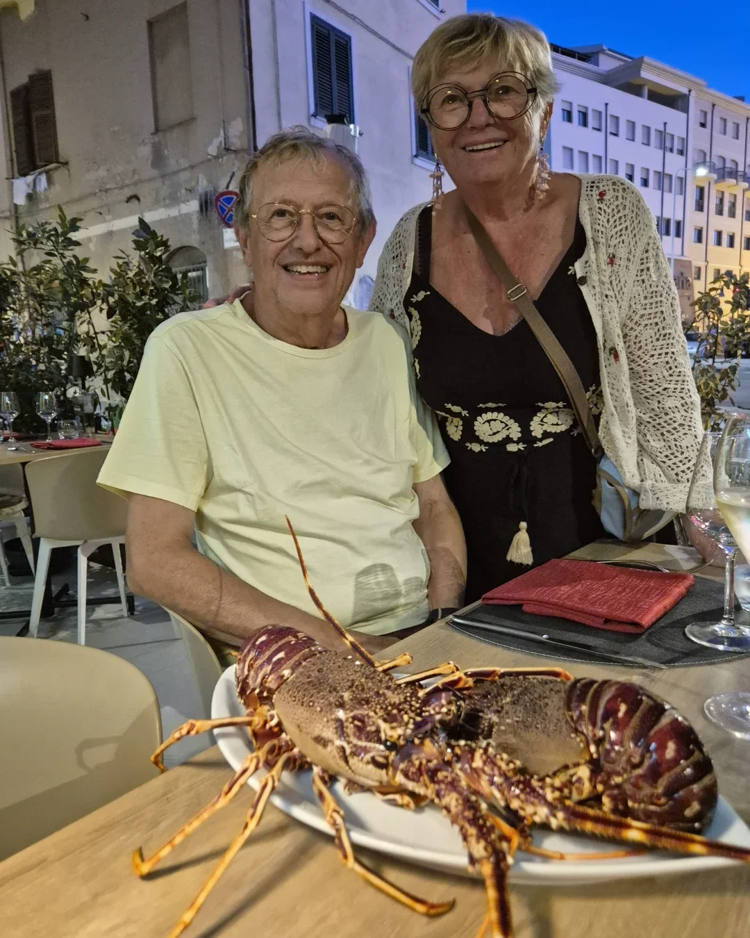 huguette-francis-aragosta-al-vecchio-borgo-sassari.webp huguette-francis-aragosta-al-vecchio-borgo-sassari.webp