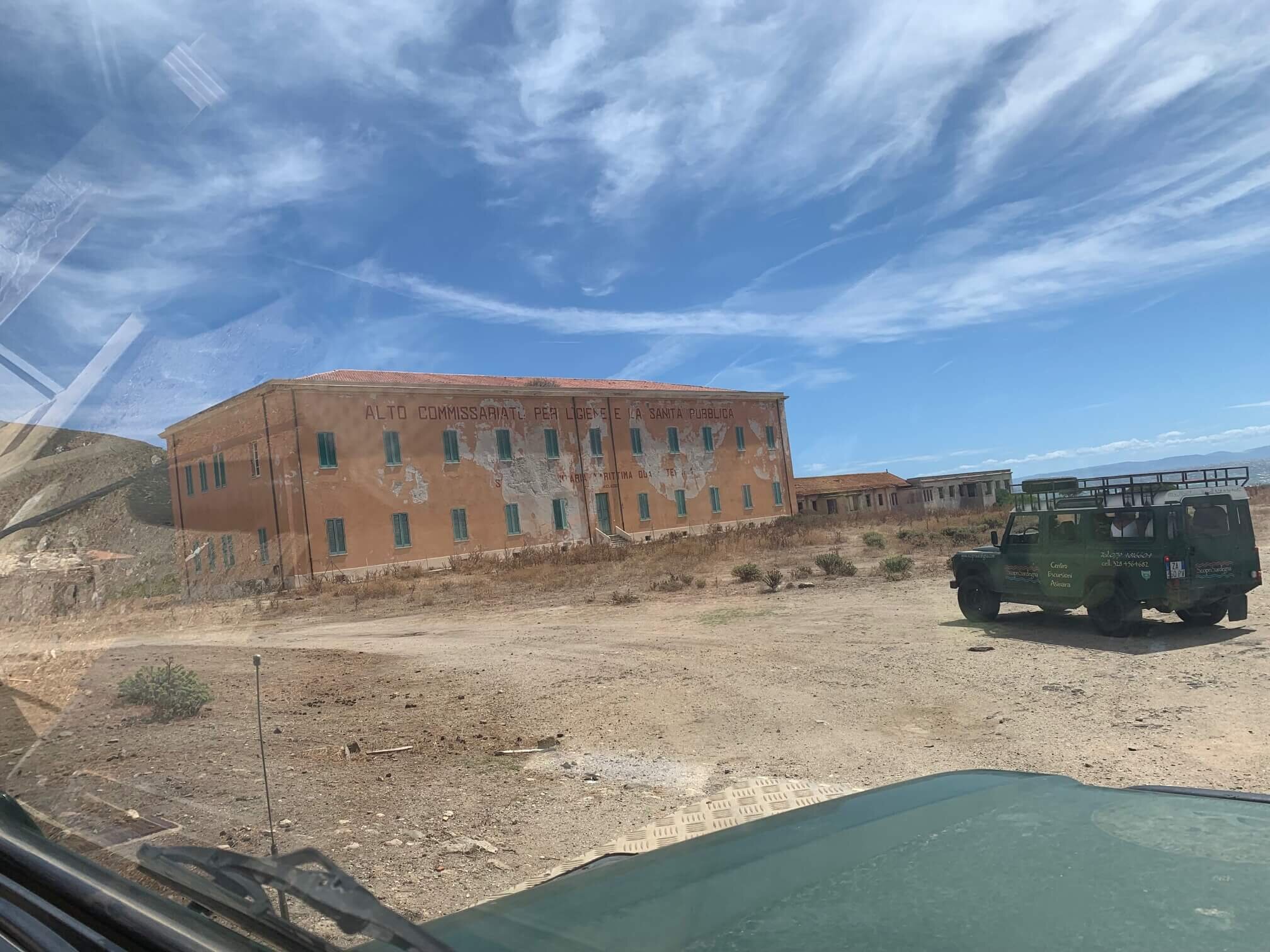 5_ex-stazione-sanitaria-quarantena-asinara-storia.jpeg Vecchio edificio dell'Alto Commissariato Igiene e Sanità ex stazione quarantena Asinara.