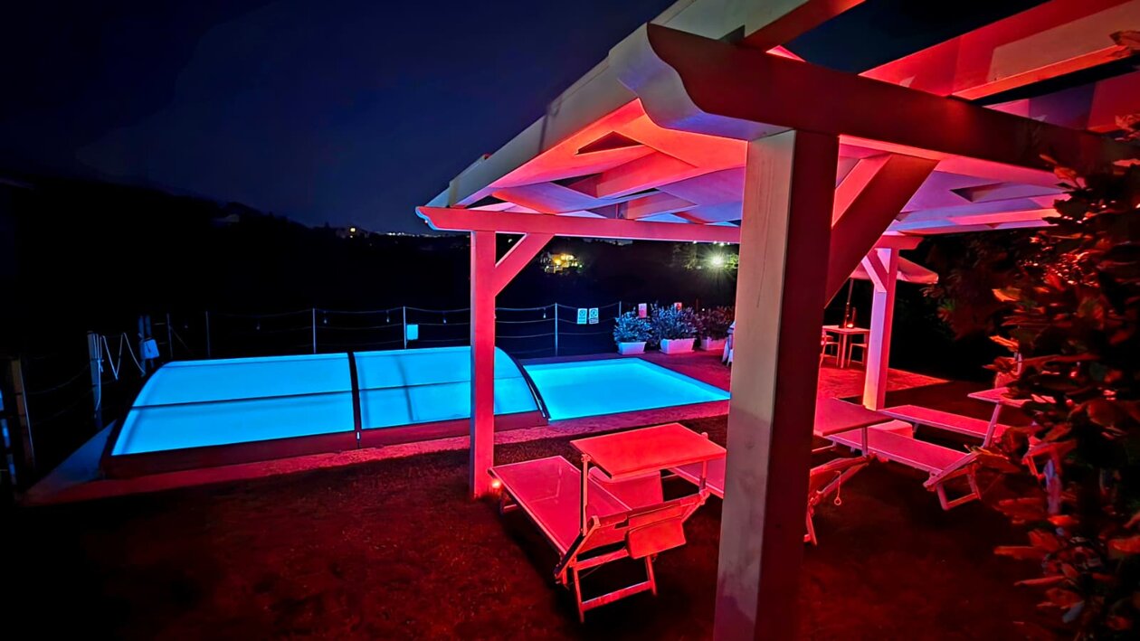 vlla-malvasio-fuga-romantica-piscina-notturna-esclusiva-sotto-le-stelle.jpeg