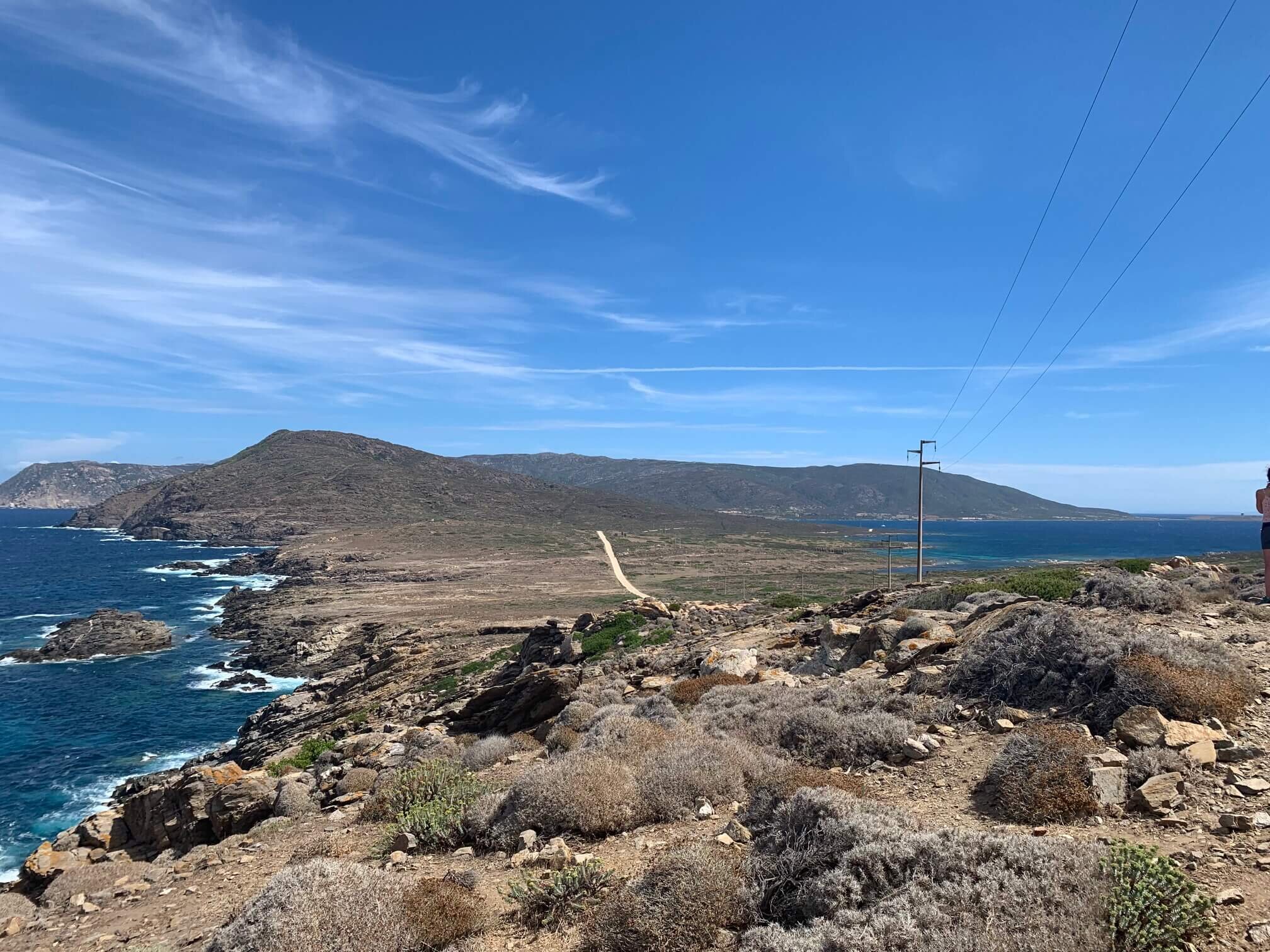 2_strada-cemento-asinara-stretto-due-mari.jpeg Strada in cemento che attraversa lo stretto dell'Asinara dove i due mari si toccano.