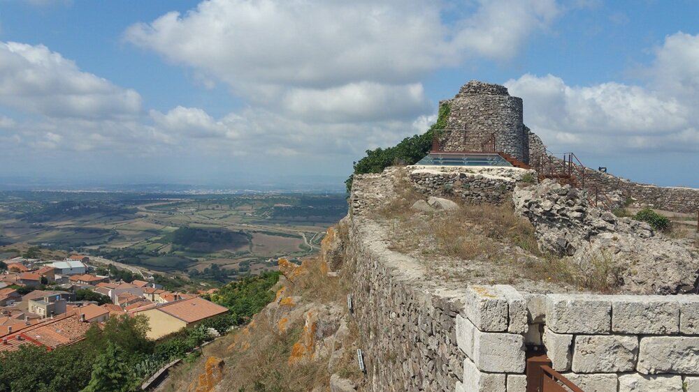 vista_su_sassari_dalle_rovine_del_castello_malaspina_osilo.jpeg Scorcio del Golfo dell'Asinara e del territorio del Nord-Ovest della Sardegna, scattato dalle mura del Castello medievale di Osilo.